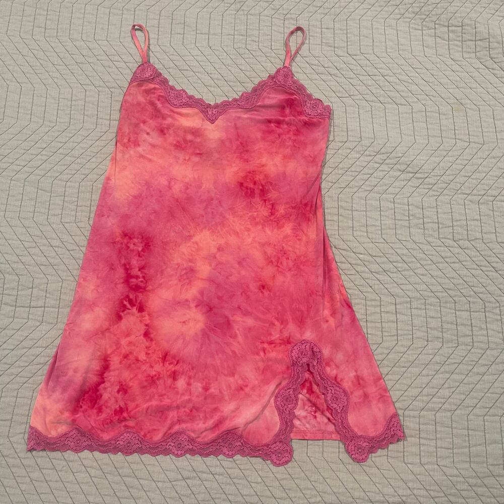 NWOT Bisou Bisou Pink Tie-Dye Lace Trim Slip